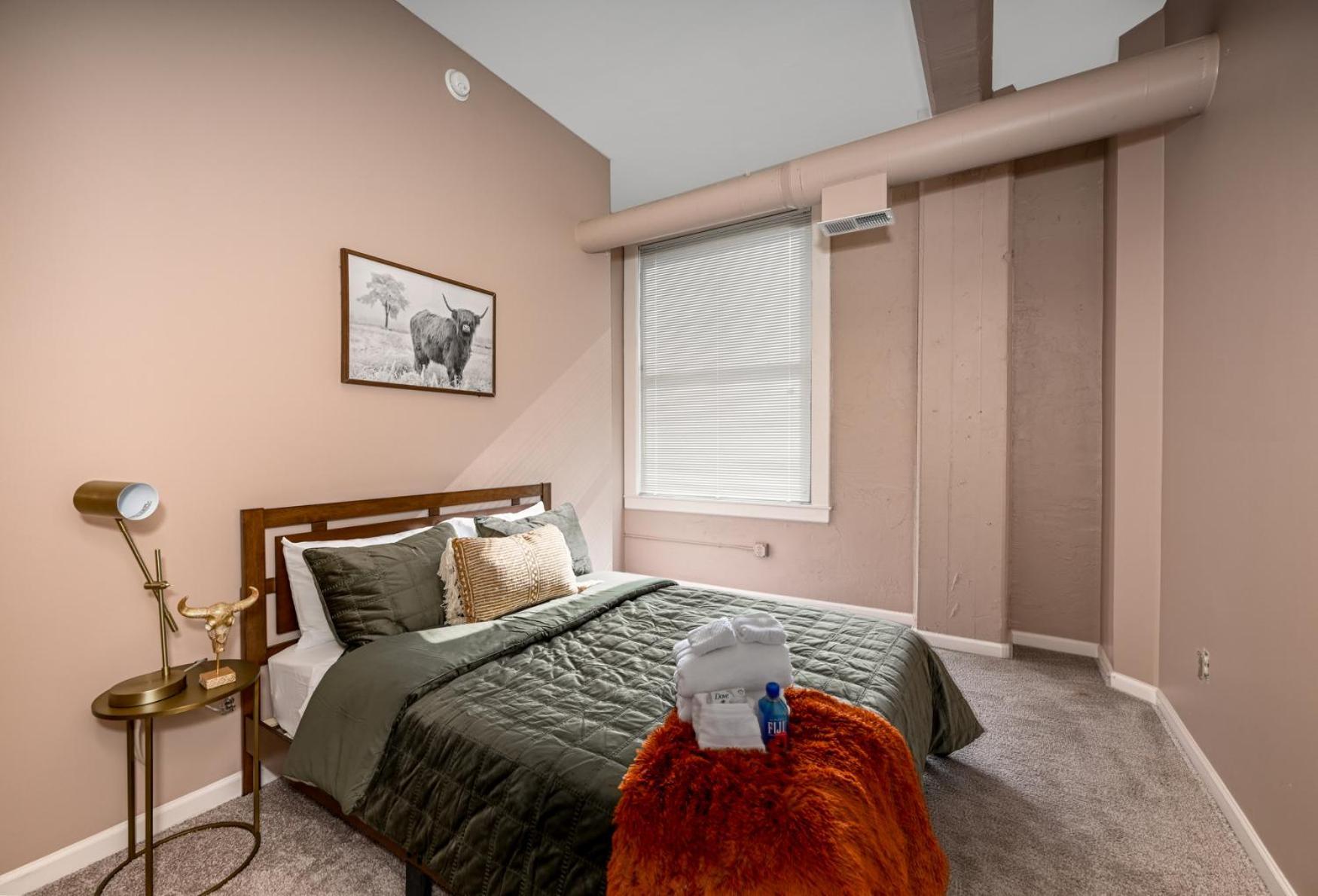 2 Bath Prkg+gym+sauna Perk Plaza +30 Day * Cleveland