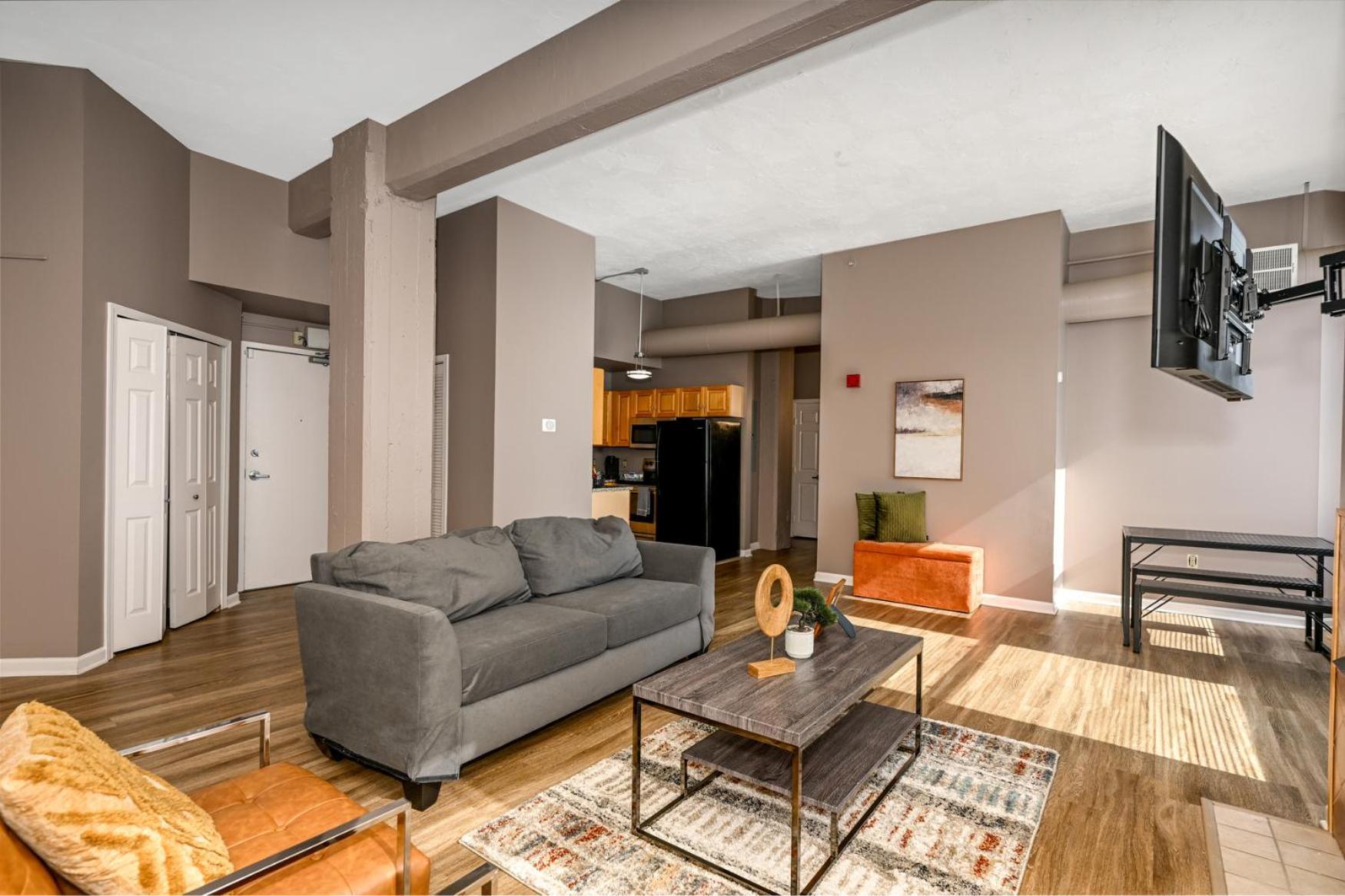 2 Bath Prkg+gym+sauna Perk Plaza +30 Day Appartement