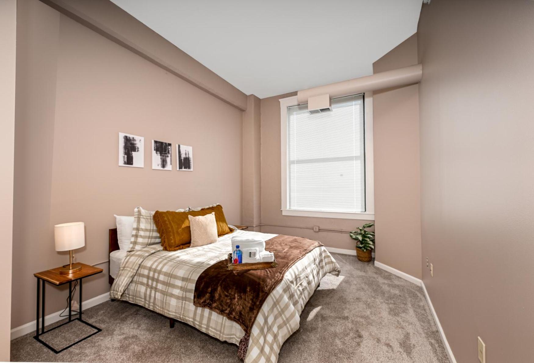2 Bath Prkg+gym+sauna Perk Plaza +30 Day Appartement Cleveland